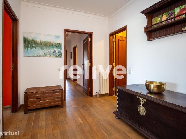 Apartamento T5, com Garagem para Venda em Carnaxide, Lisboa