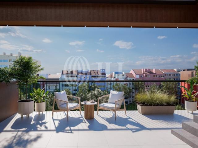 Apartamento T5 com estacionamento, no Vertice, Lisboa