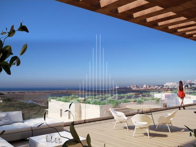 Apartamento T5 com Varanda de 128 m² na Quinta Marques Gomes