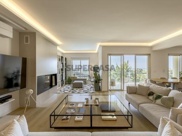 Apartamento T5 com vista mar no Estoril, Cascais