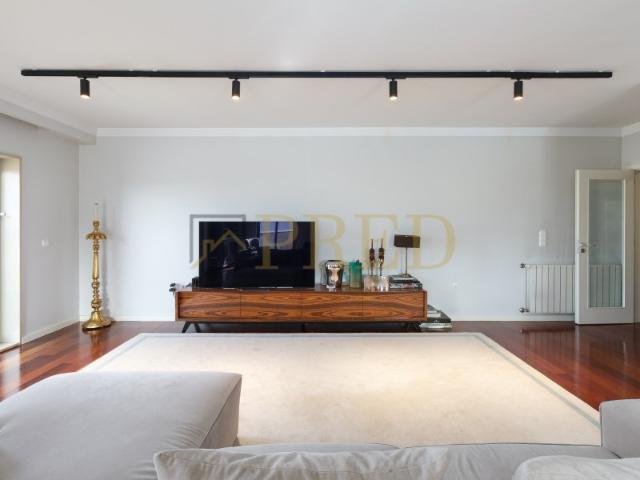 Apartamento T5 Condomínio Fechado Centro de V.N. Gaia