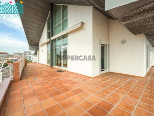 Apartamento T5 Duplex com Lugares de Garagem em Aveiro