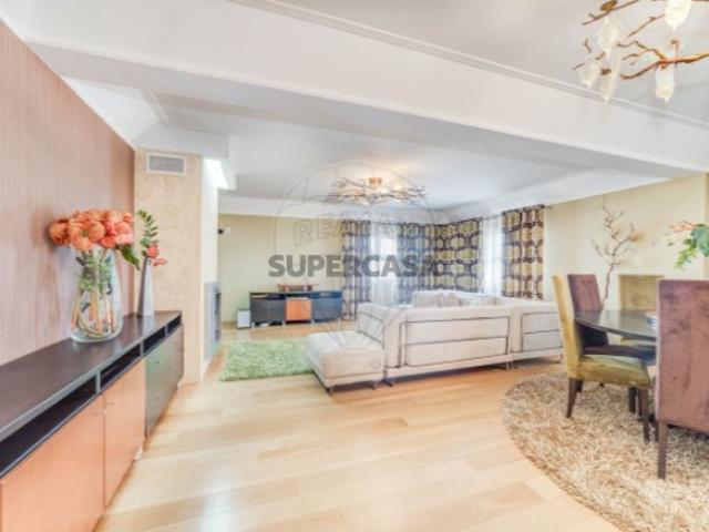 Apartamento T5 em Venteira