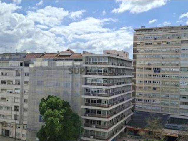 Apartamento T5 em Alvalade