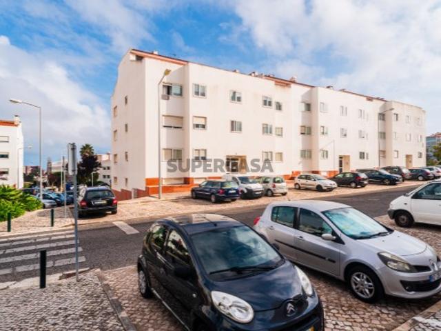 Apartamento T5 em Carcavelos e Parede