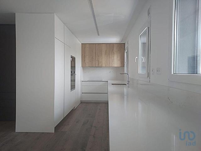 Apartamento T5 em Laranjeiro e Feijó de 196,00 m²