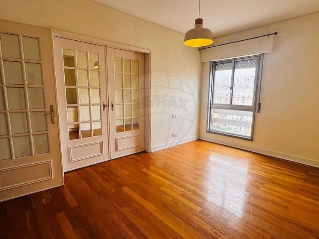 Apartamento T5 em Lisboa