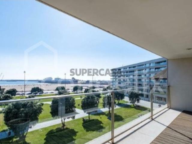 Apartamento T4 em Matosinhos com vistas de mar