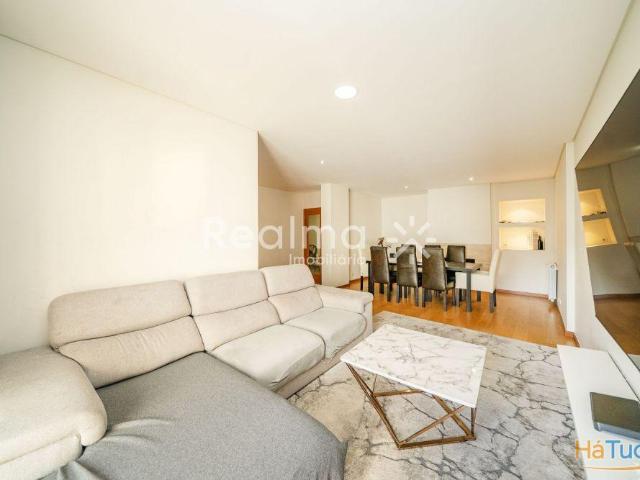 Apartamento T5 em S.Victor | 26084060937