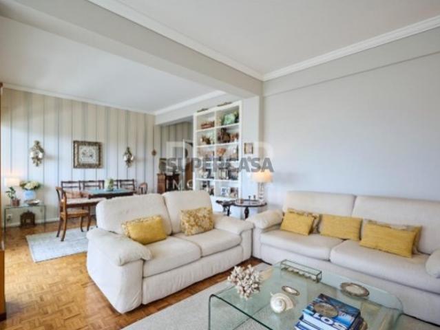 Apartamento T5 ex T6 Avenida Estados Unidos da América