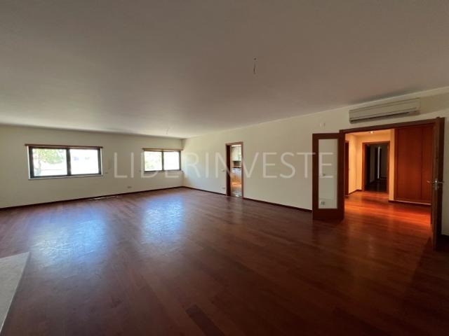 Apartamento T5 | Lugar de Garagem | Beja