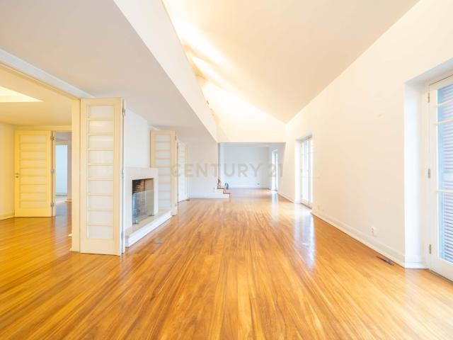 Apartamento T5 Marquês Pombal Lisboa
