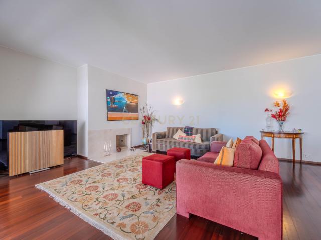 Apartamento T5 na zona do Aviz Porto
