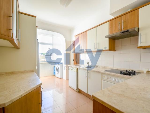 Apartamento T5 para arrendamento em S.Domingos de Benfica