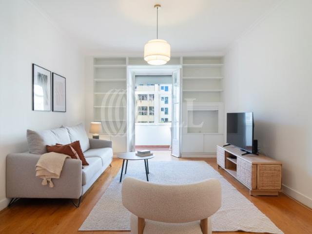 Apartamento T5 remodelado nas Avenidas Novas, Lisboa
