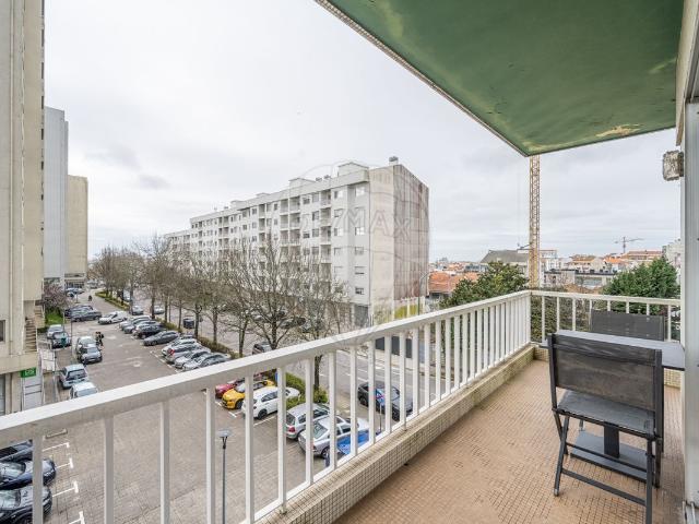Apartamento T6 à venda em Porto