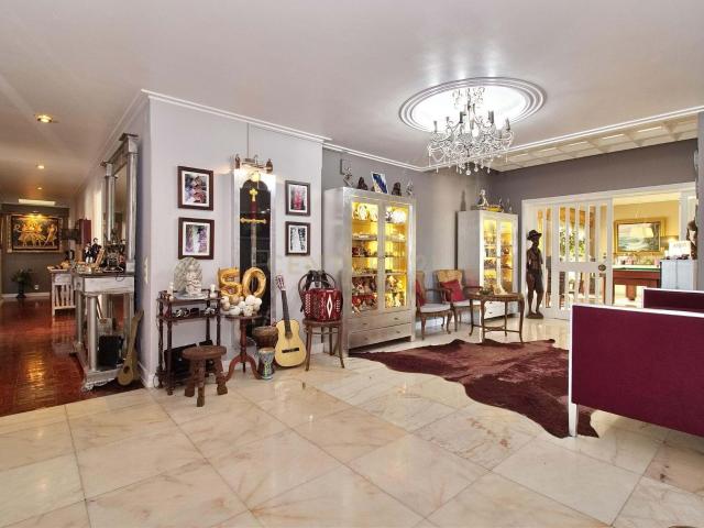 Apartamento T6 com Terraço e Vista 360º em Campolide 314m²