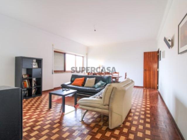 Apartamento T6 em Almada