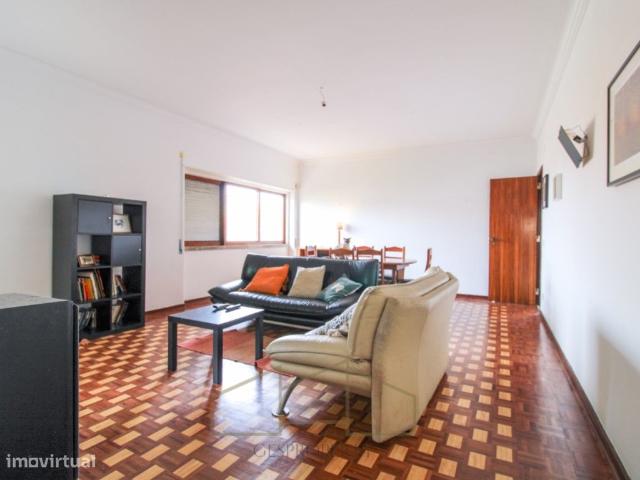 Apartamento T6 em Almada