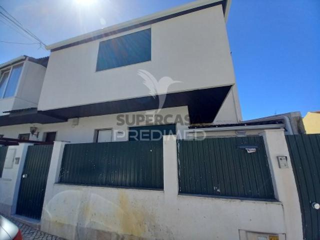Moradia T6 em Carcavelos e Parede