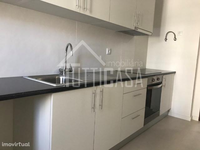 Apartamento T6 no centro da Povoa de Santo Adrio