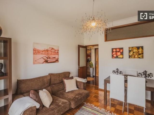 Apartamento T6 para arrendar em Massarelos, Porto