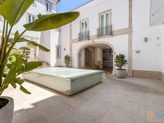 Apartamento T9 com terraço | 26084096452