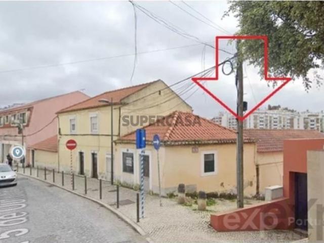 Apartamento T9 em Carnaxide e Queijas