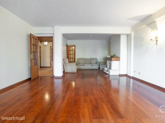 Apartamento T 3 + 1 Carvalhido