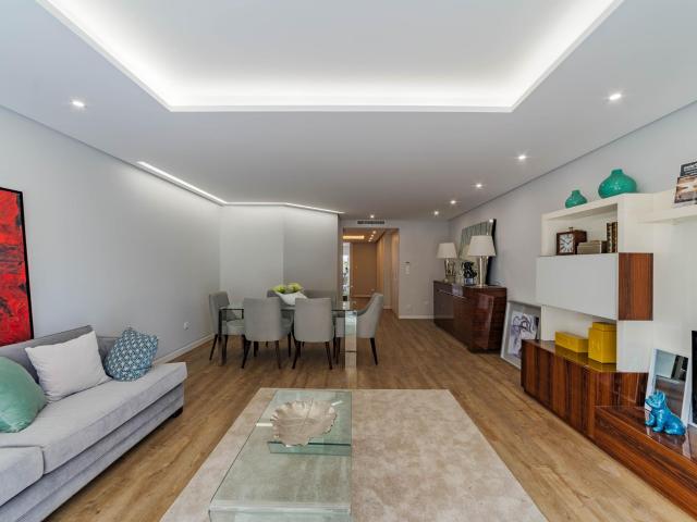 Apartamento T 3 novo na Quinta das Marianas Parede 134m² Carcavelos e Parede