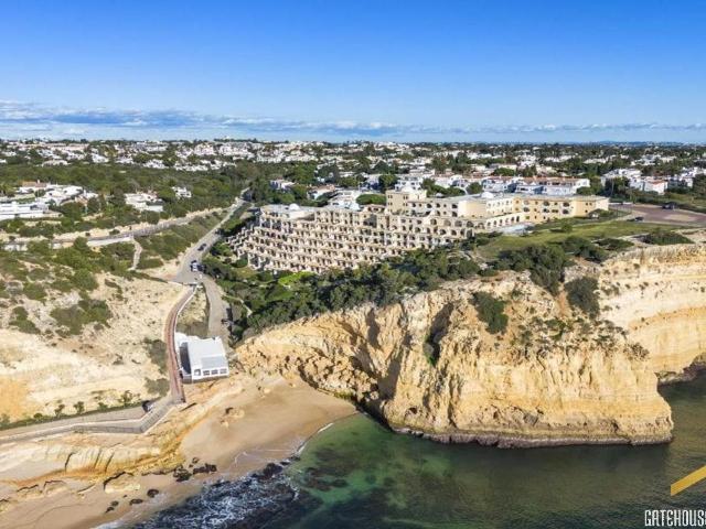 Apartamento térreo com 2 quartos renovado em Carvoeiro, Alga. 78m² Lagoa e Carvoeiro