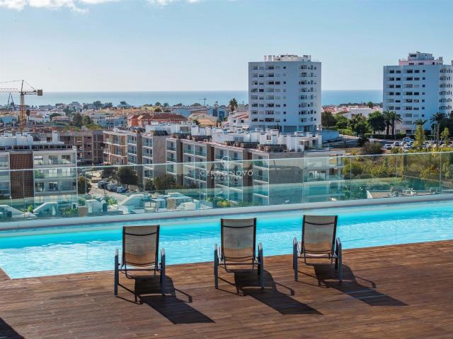 Apartamento Térreo Elegante com Terraço Privado e Piscina na. 111m² Albufeira Olhos de Água