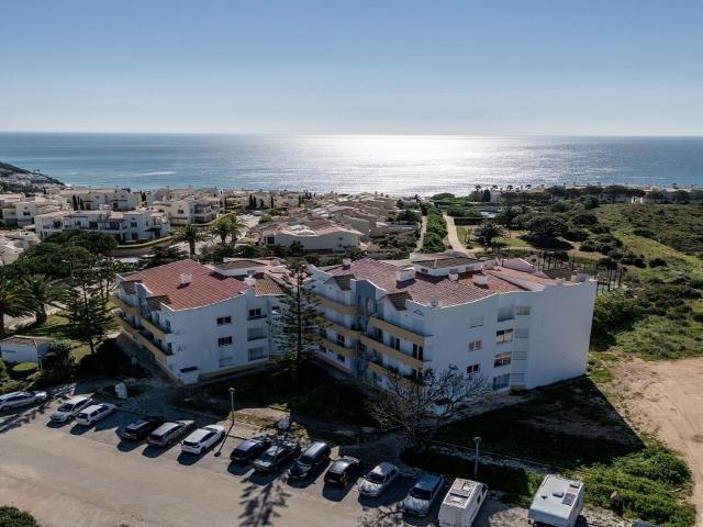 Apartamento térreo renovado com 1 quarto em Salema, Algarve 76m² Salema
