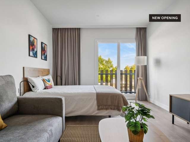 Apartamento tipo estudio con balcón y acceso gratuito al gimnasio y piscina