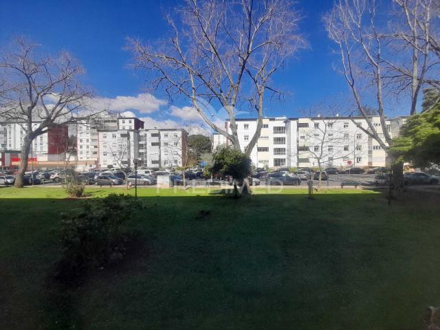 Apartamento Totalmente Recuperado Com Marquise e Arrecadação,Oeiras