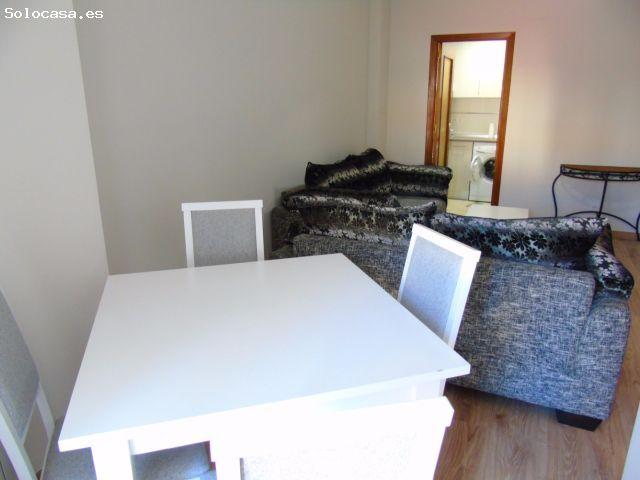 Apartamento totalmente reformado y mobiliario a estrenar junto a Plaza de España. Un dormitorio, sal