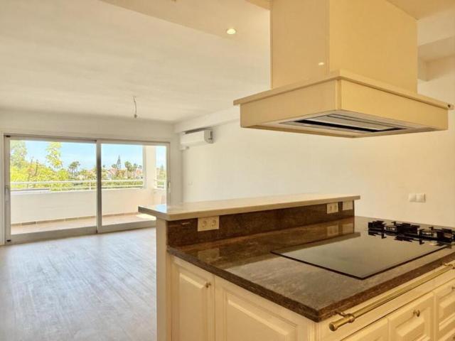Apartamento Totalmente Reformado con Vistas al Mar y Exclusivas Amenidades Comunitarias