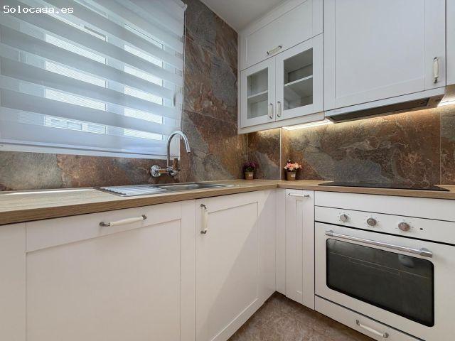 APARTAMENTO TOTALMENTE REFORMADO CON VISTAS AL MAR. CON 3 DORM. 2 BAÑOS. SUPERFICIE DE 100 M2. A 80