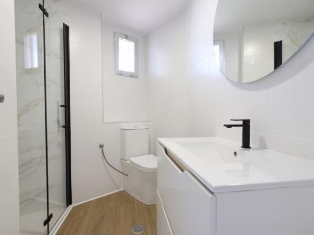 APARTAMENTO TOTALMENTE REFORMADO EN LA ZENIA, A 300 M DEL MAR, ORIENTACIÓN SUR, VISTAS AL MAR Y PISC