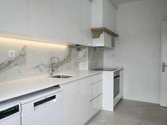 Apartamento Totalmente Remodelado com Terraço de 33 m² | Cruz de Pau – Amora