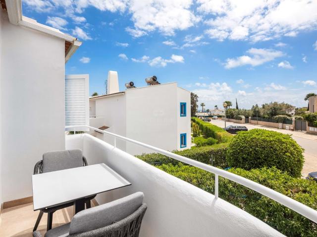 Apartamento totalmente remodelado de 1+1 quarto no primeiro. 86m² Lagoa e Carvoeiro