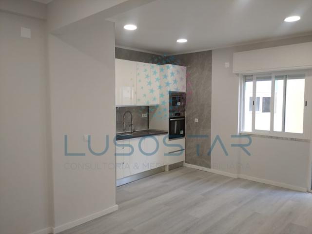 Apartamento TOTALMENTE REMODELADO na Amadora