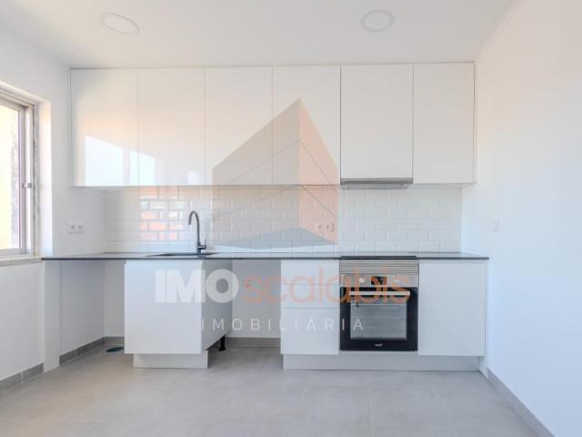Apartamento totalmente remodelado, pronto a habitar!