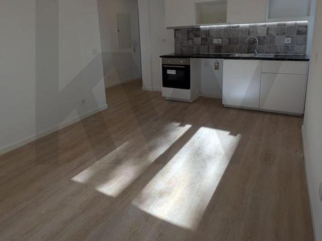 Apartamento Totalmente Remodelado T2 Venda Nova, junto s Portas de Be