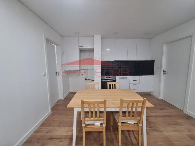 Apartamento estado novo perto Trindade no Porto