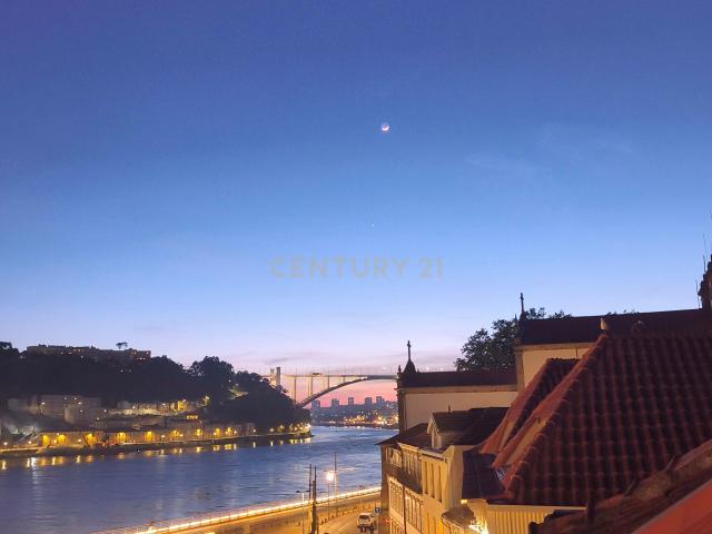 Apartamento Último Andar Rua Cais das Pedras, rio Douro Porto