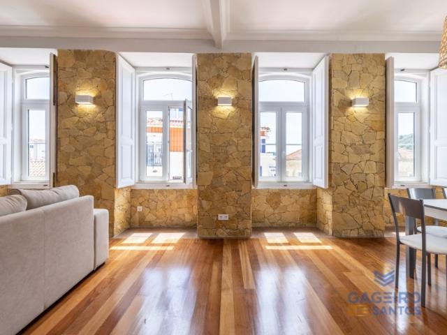 Apartamento Único com Charme Histórico e Conforto Moderno a Passos da Baía de São Martinho do Porto