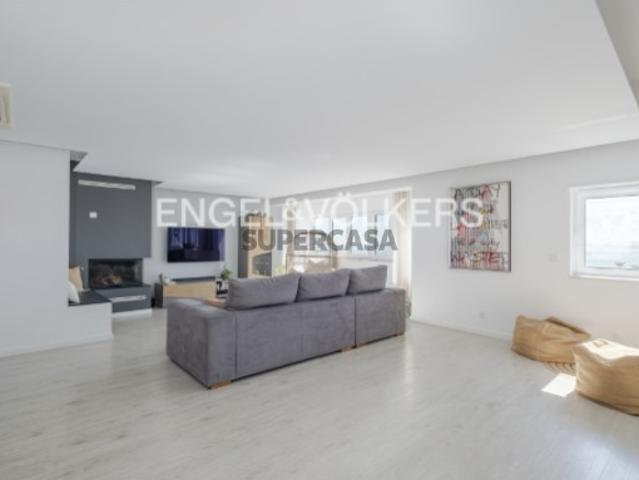 Apartamento único com vista Rio Tejo