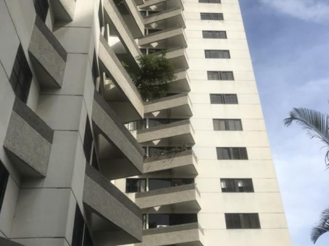APARTAMENTO URBANIZACIÓN GUAICAY 78 24 25