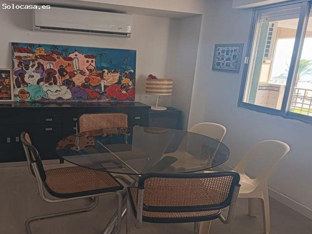 Apartamento vacacional en primera línea de Playa de Gandía con vistas al mar